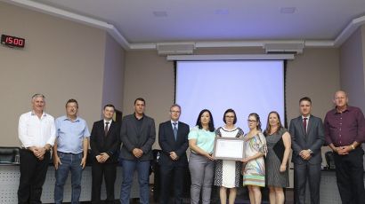 Câmara homenageia Escola Estadual pelo nonagésimo aniversário